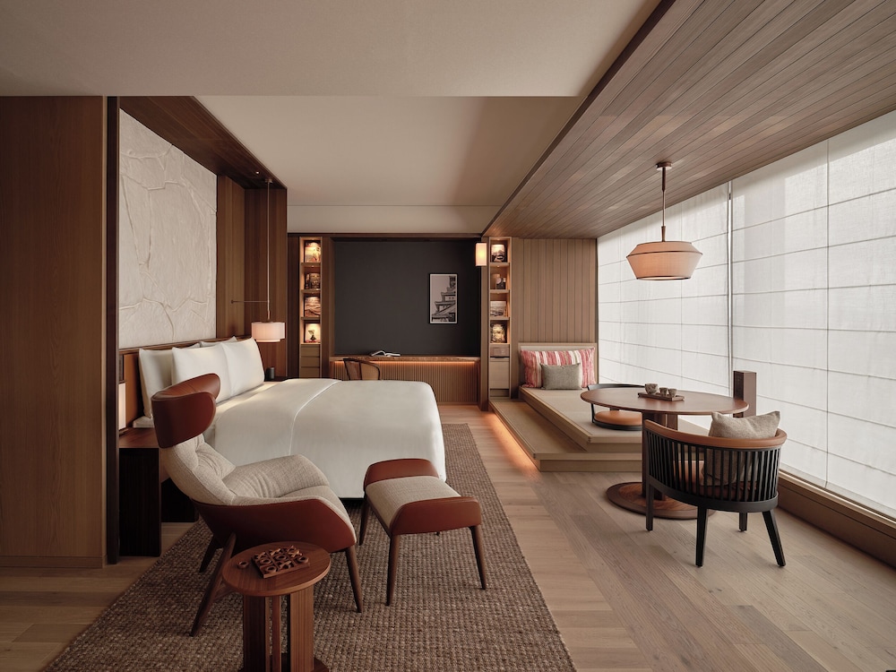 Deluxe Suite, 1 King Bed, City View - Photo 1