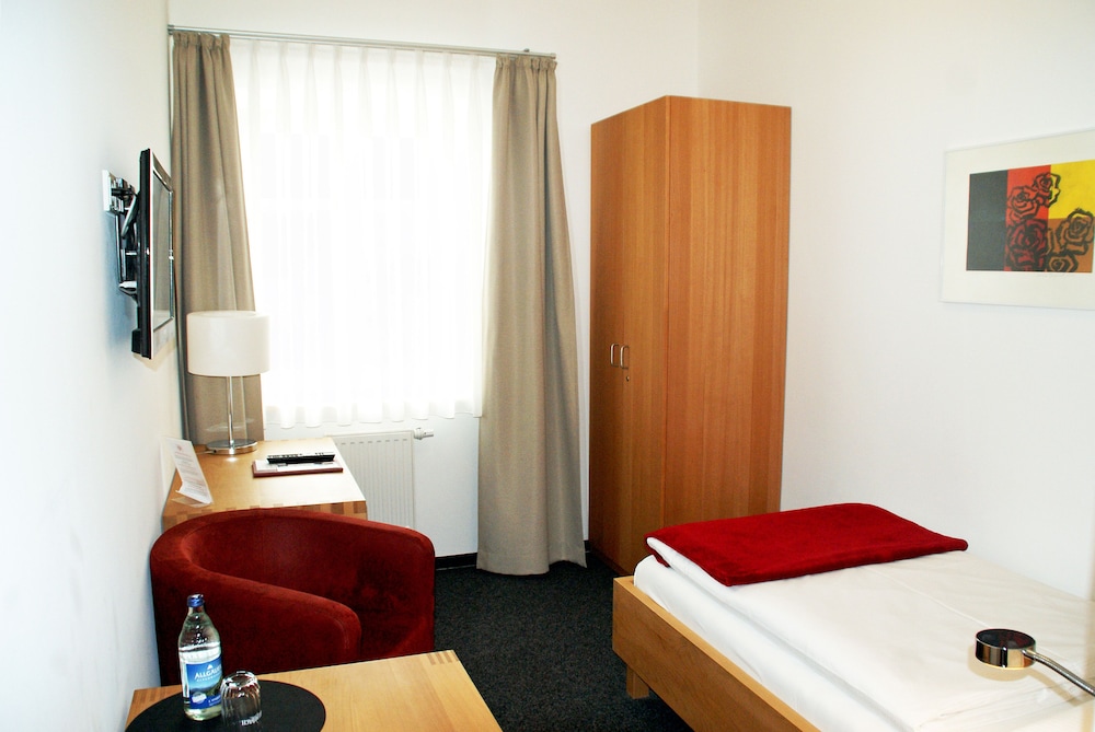 Standard Single Room photo 2