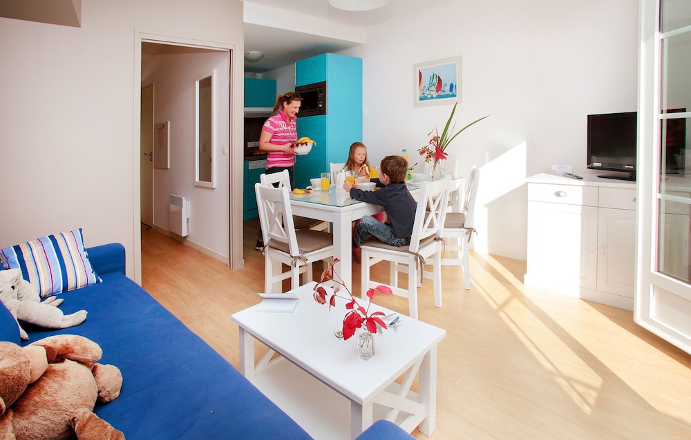 Family Apartment, 2 Bedrooms photo 3
