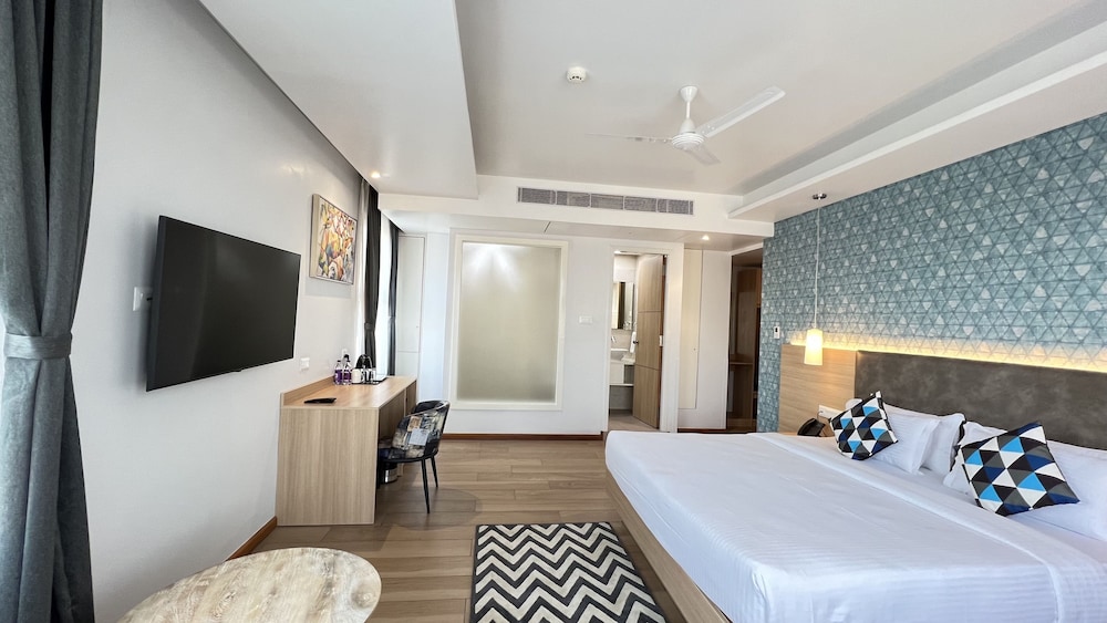 Executive Room - Photo 10