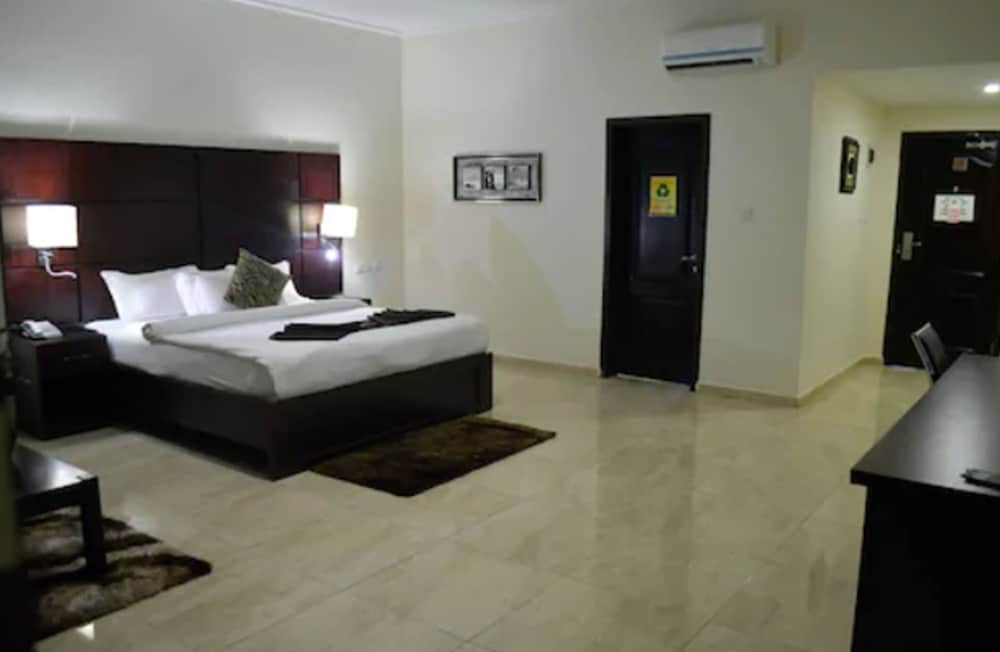 Executive Room, 1 King Bed, City View photo 1