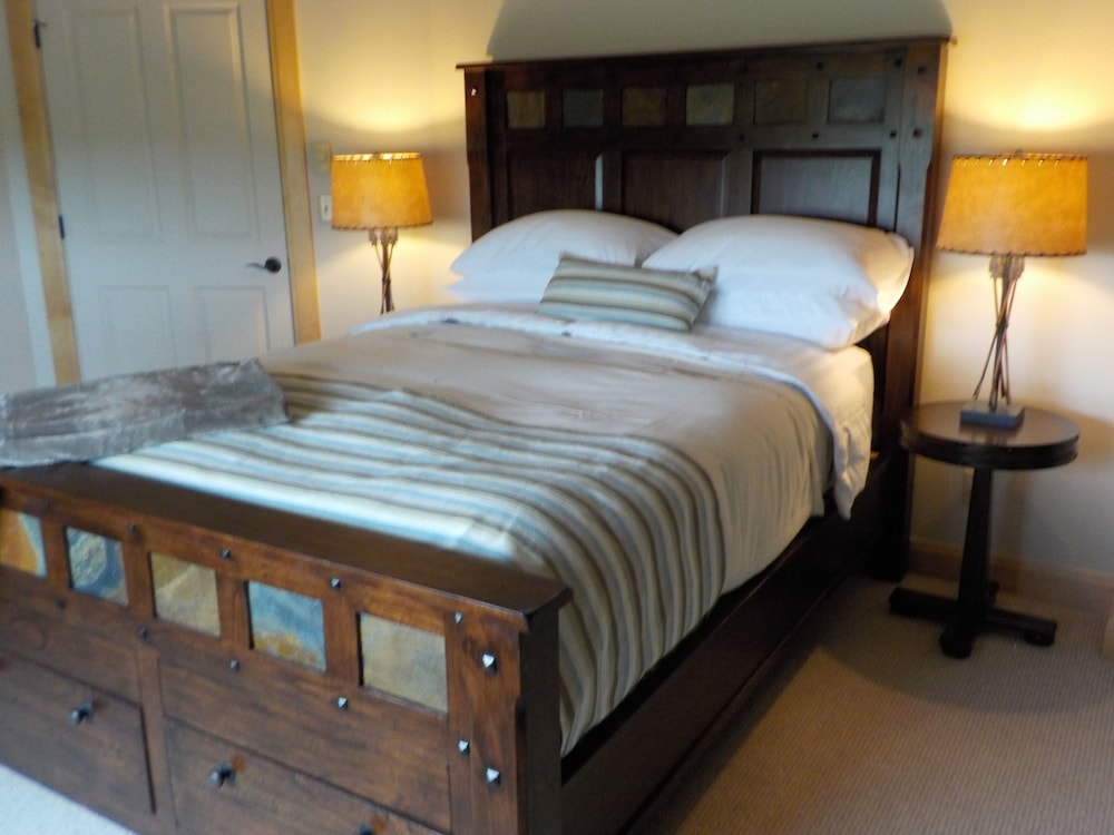 Luxury Suite, 1 Queen Bed, Patio (Paiute) photo 2