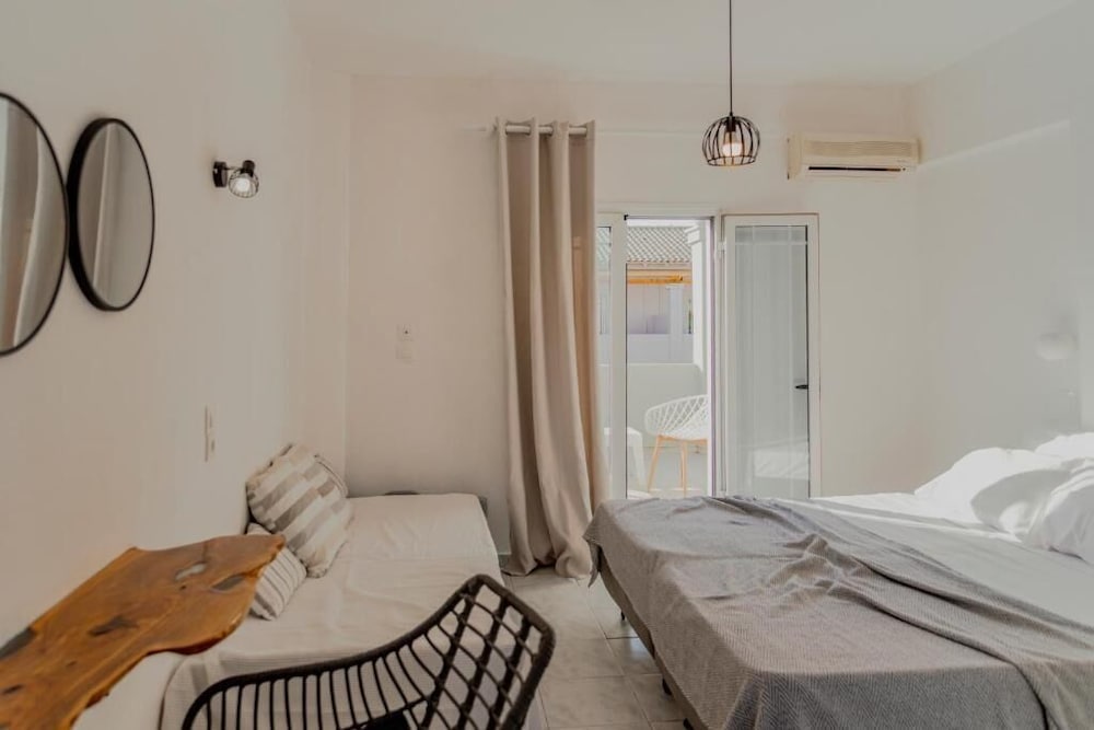 Classic Apartment, Courtyard View
