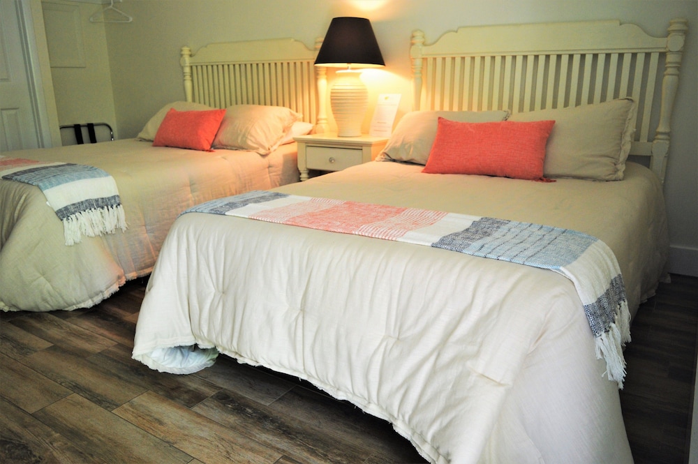 Standard Room, 2 Double Beds photo 1