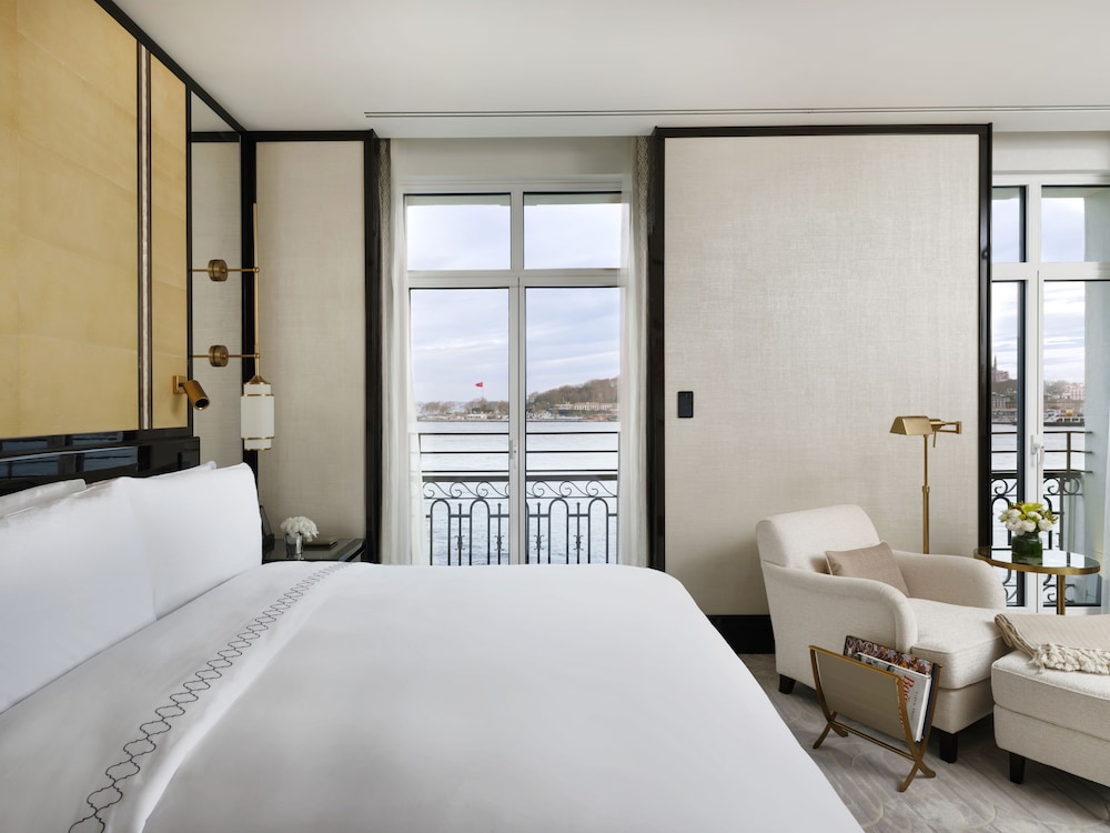 Superior Bosphorus Suite, 2 Double Beds photo 2