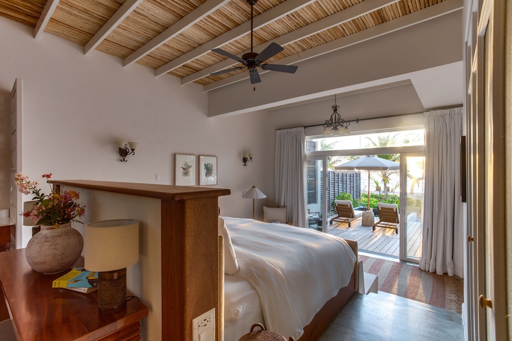 Three Bedroom Beachfront Villa photo 3