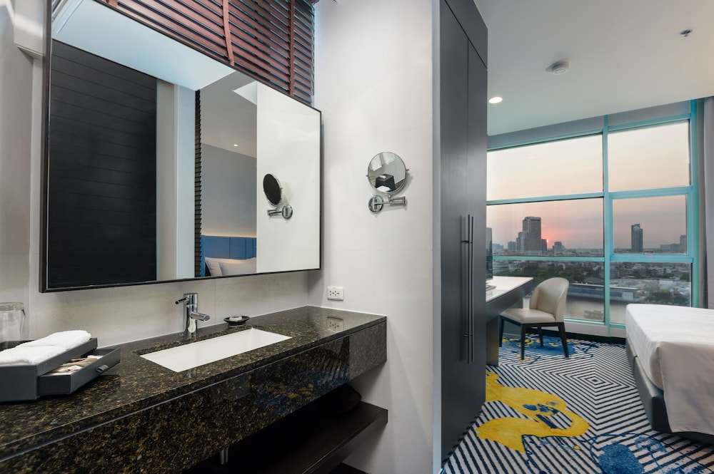 One Bedroom Suite King River View