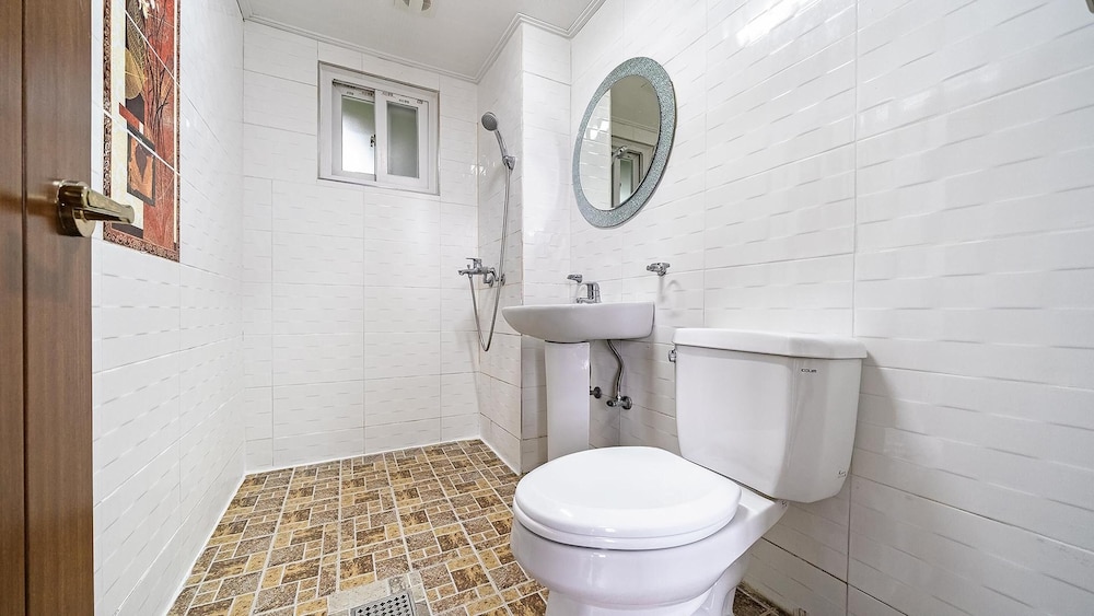 Basic Room, 1 Bedroom (203(Oceanview)) - Photo 3