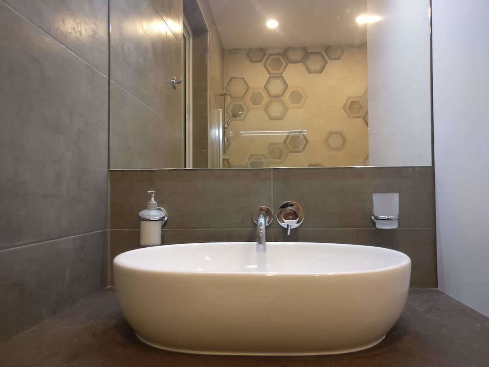 Double Room, Shared Bathroom (Lime) photo 3