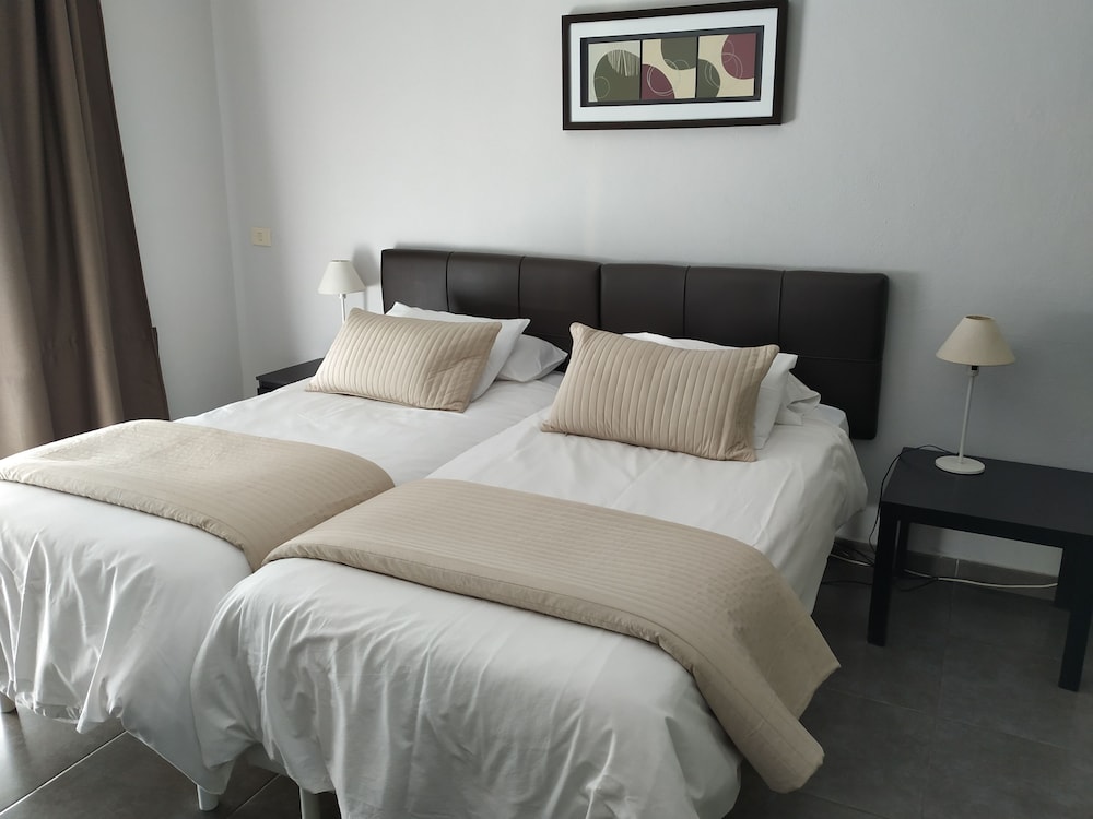 Standard Room, 2 Twin Beds - Photo 4