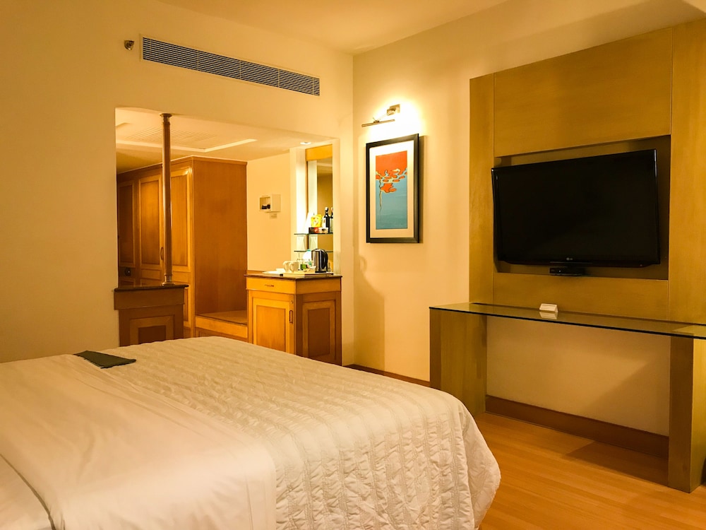 Room, 2 Twin Beds, Garden View - Photo 11