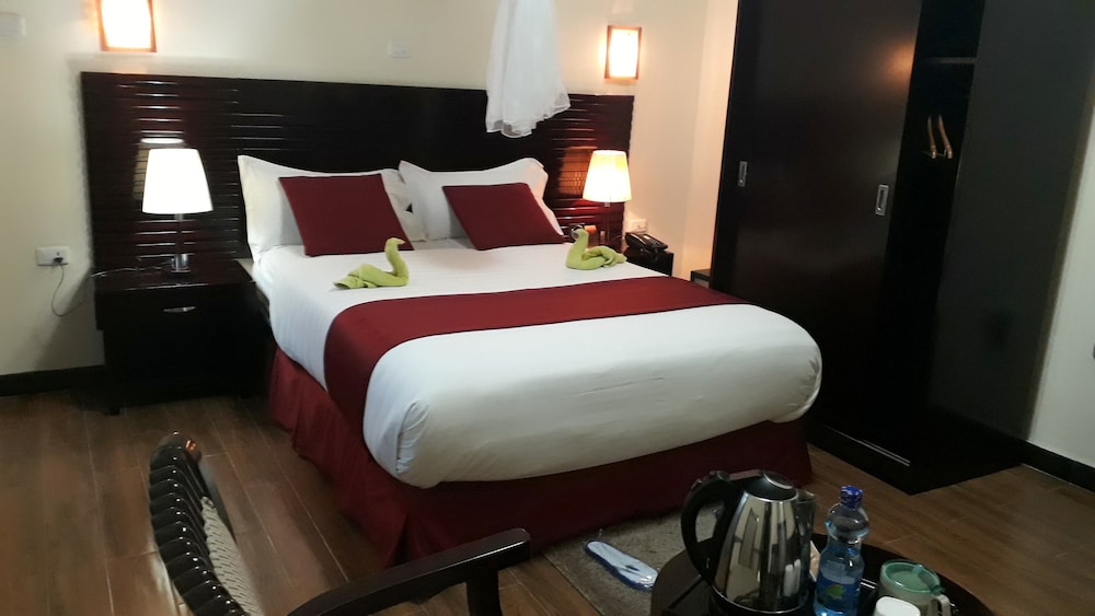 Standard Room, 1 King Bed, Balcony, City View photo 1