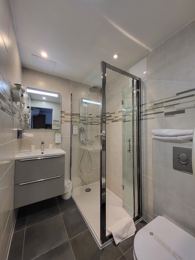 Standard Room, 2 Twin Beds - Photo 2