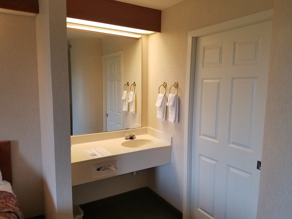 Deluxe Room, 2 Queen Beds photo 2
