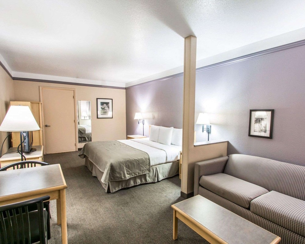 Suite, 1 Queen Bed with Sofa bed, Accessible, Non Smoking photo 1