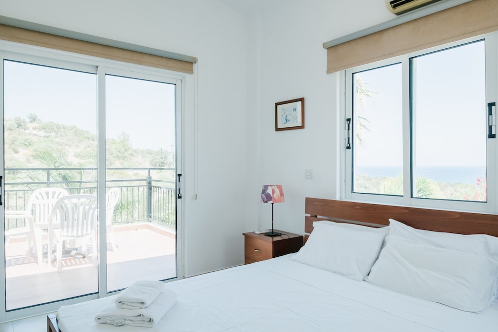 Villa photo 1