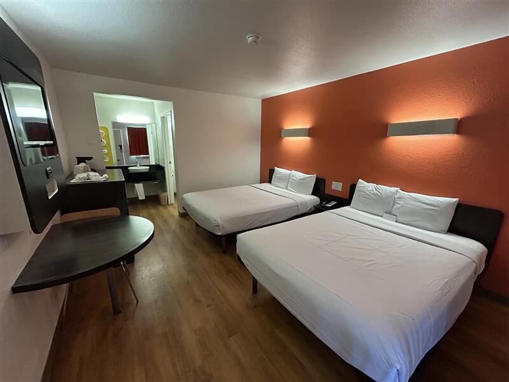 Standard Suite, 2 Double Beds, Non Smoking, Refrigerator & Microwave - Photo 3