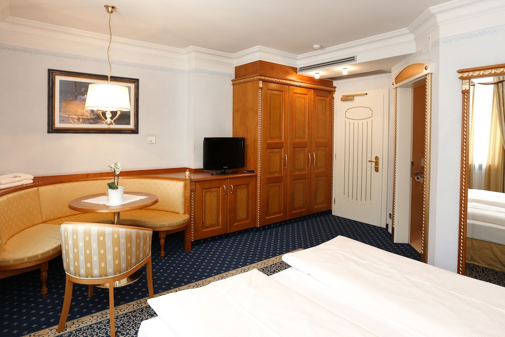 Superior Double Room, 1 Bedroom, Refrigerator photo 2