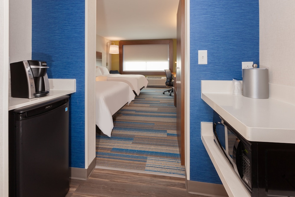 Standard Room, 2 Queen Beds, Accessible Bathtub (Communications)