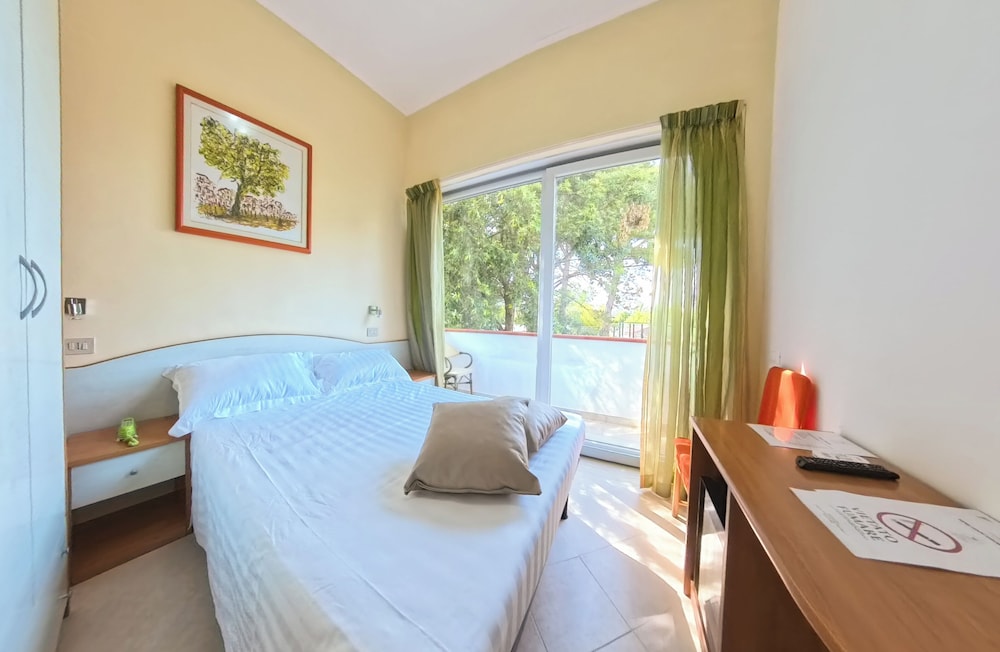 Standard Room, Balcony, Park View photo 1