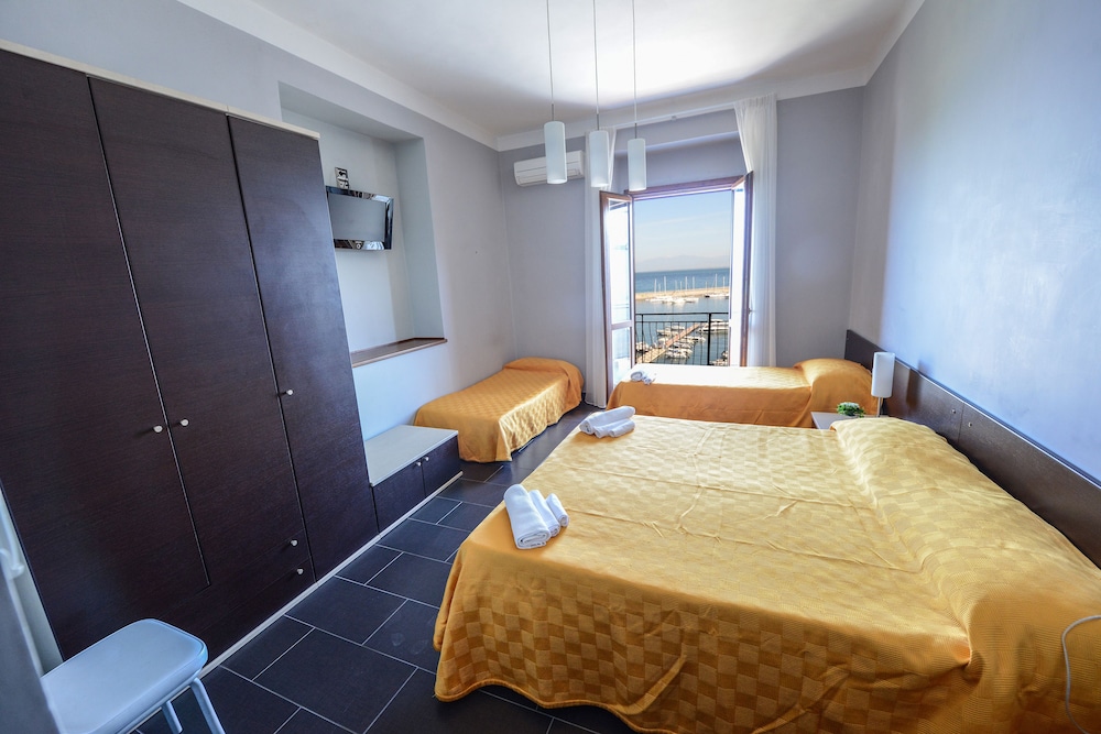 Panoramic Quadruple Room, Sea View