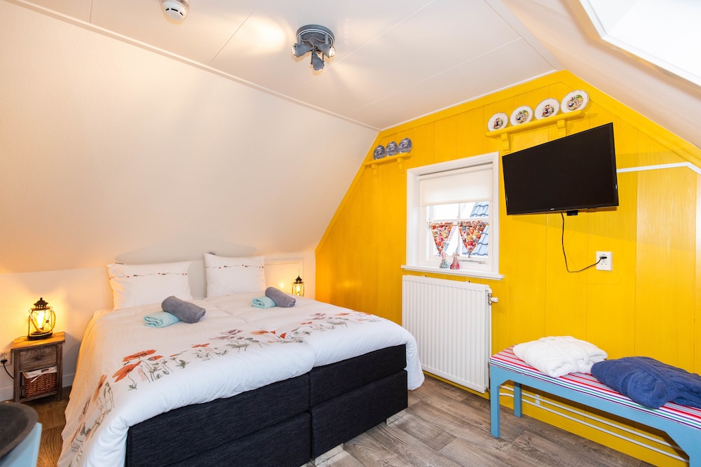 Double Room, Shared Bathroom (Wittewerf) photo 1