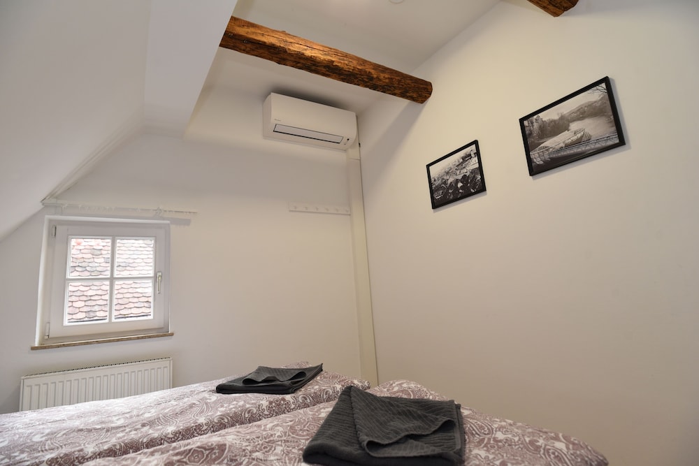 Studio Suite, 1 Queen Bed, Non Smoking, Kitchen photo 2