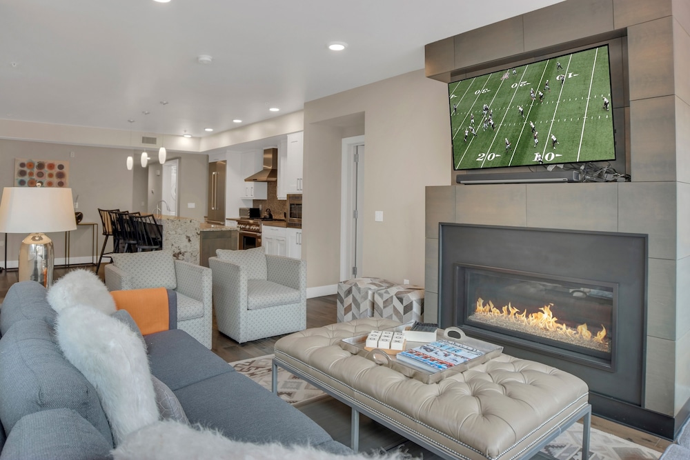 Condo, 3 Bedrooms