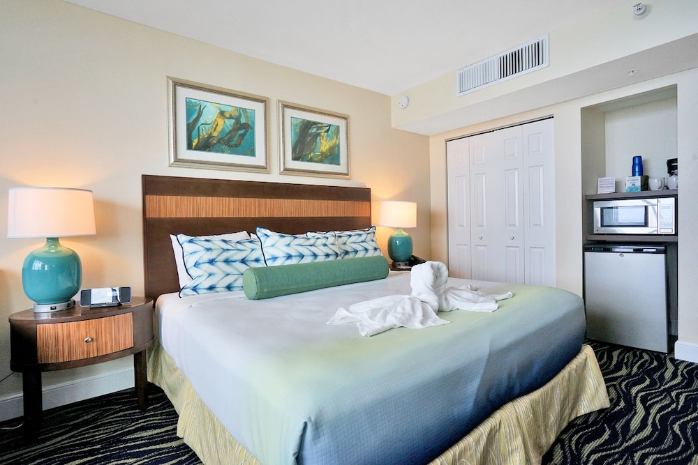 Standard Room, 1 King Bed, Ocean View - Photo 5
