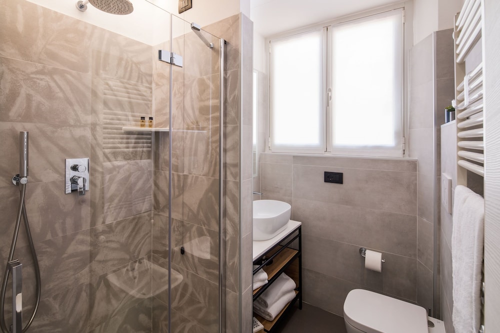 Superior Double or Twin Room, Balcony, Partial Sea View - Photo 11