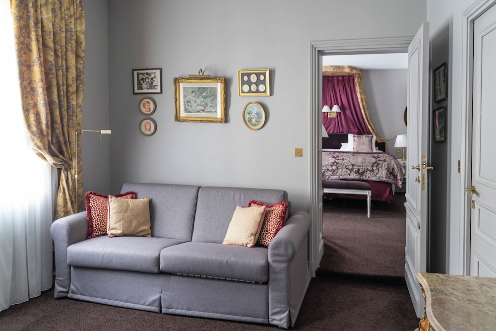 Executive Suite thumbnail 6