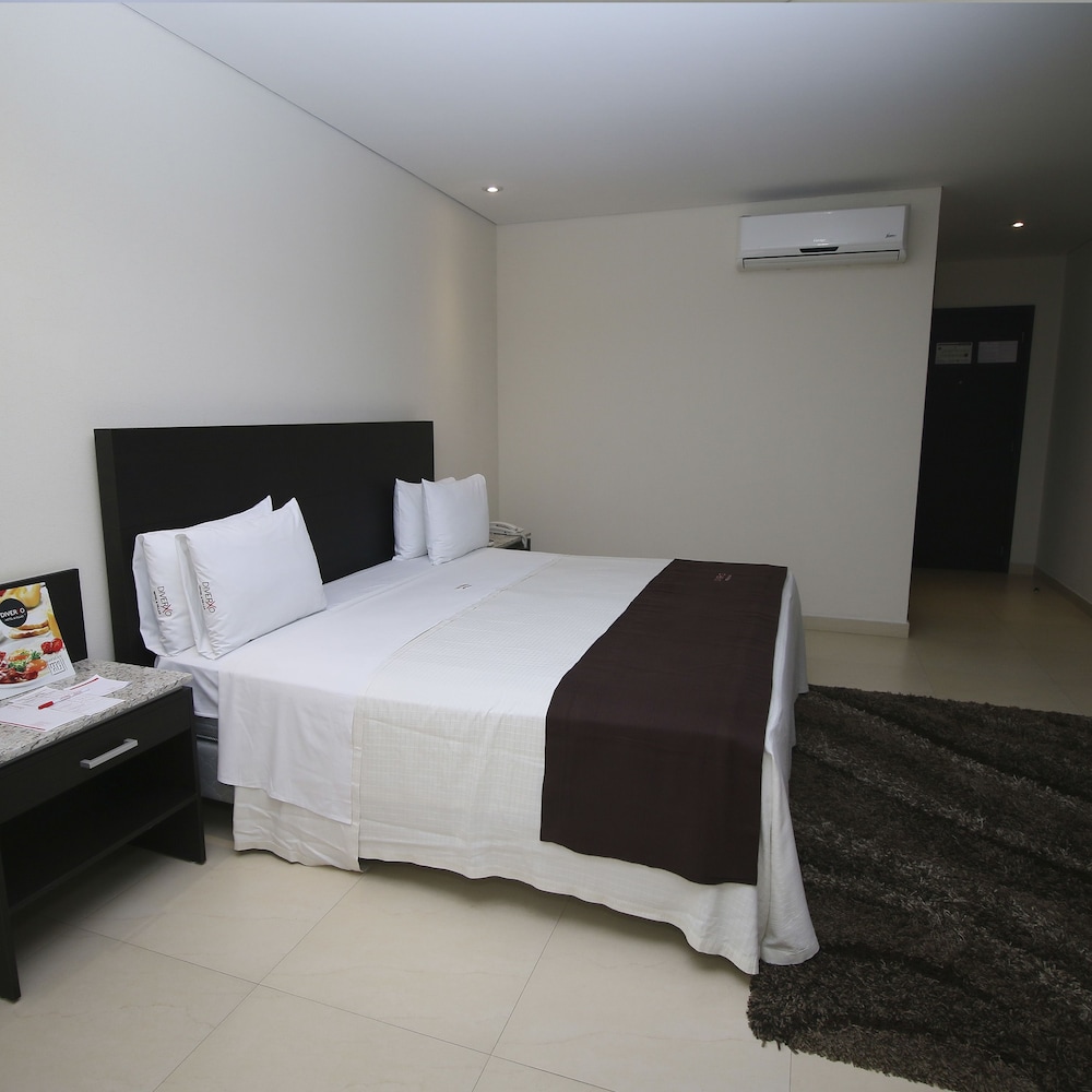 Deluxe Suite, Jetted Tub photo 3