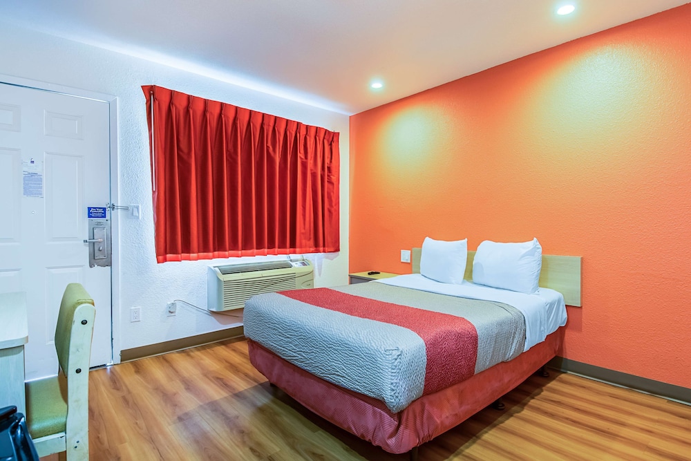 Standard Room, 1 Queen Bed, Smoking