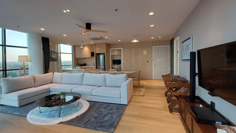 Penthouse photo 1