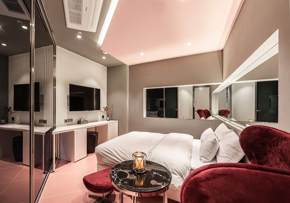 Deluxe Double Room (Netflix/ Youtube Available on TV) - Photo 20