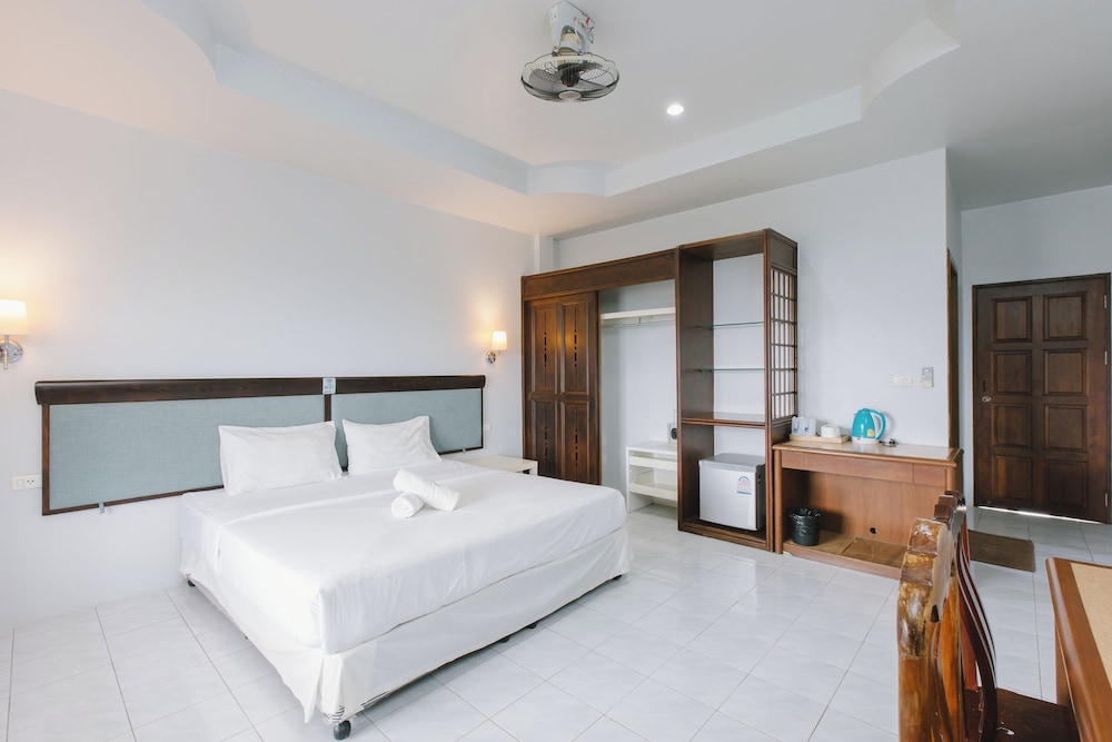 Large Double Room - Photo 8