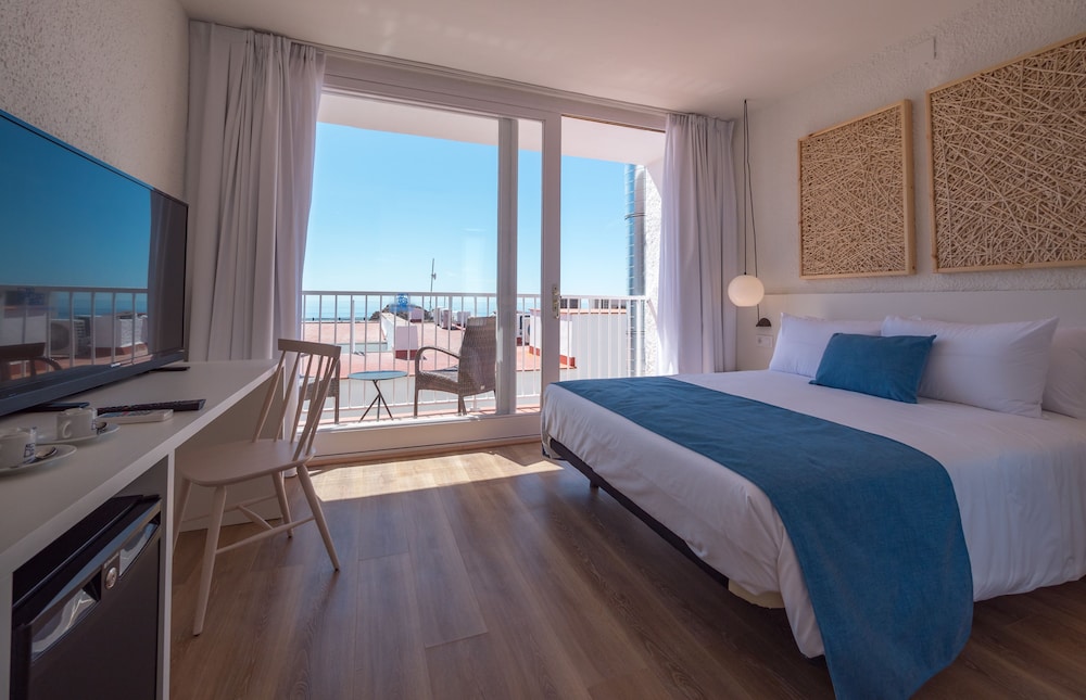 Premium Double Room, Balcony, Partial Sea View photo 2