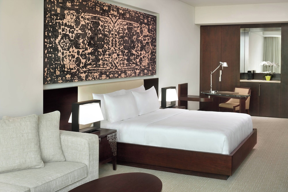 Junior Suite, 1 King Bed with Sofa bed - Photo 4