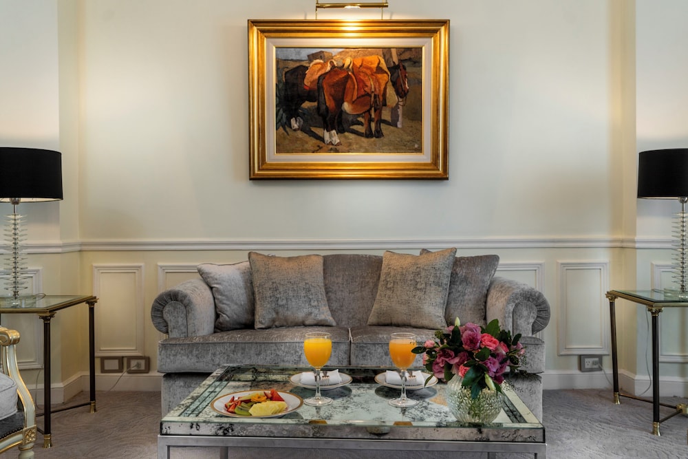 Suite (Governor)