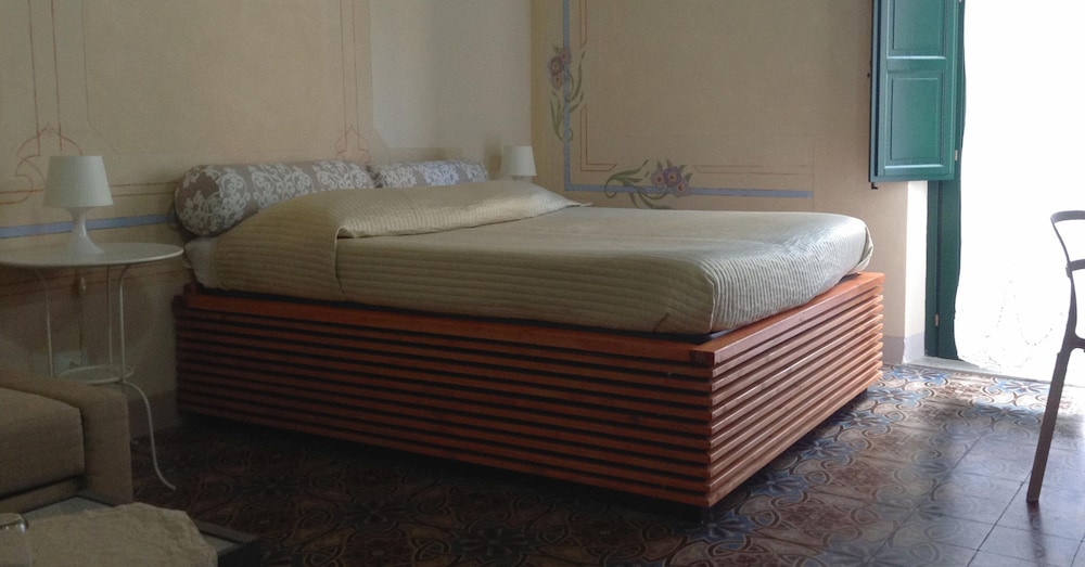 Deluxe Double Room (Violet room) photo 1