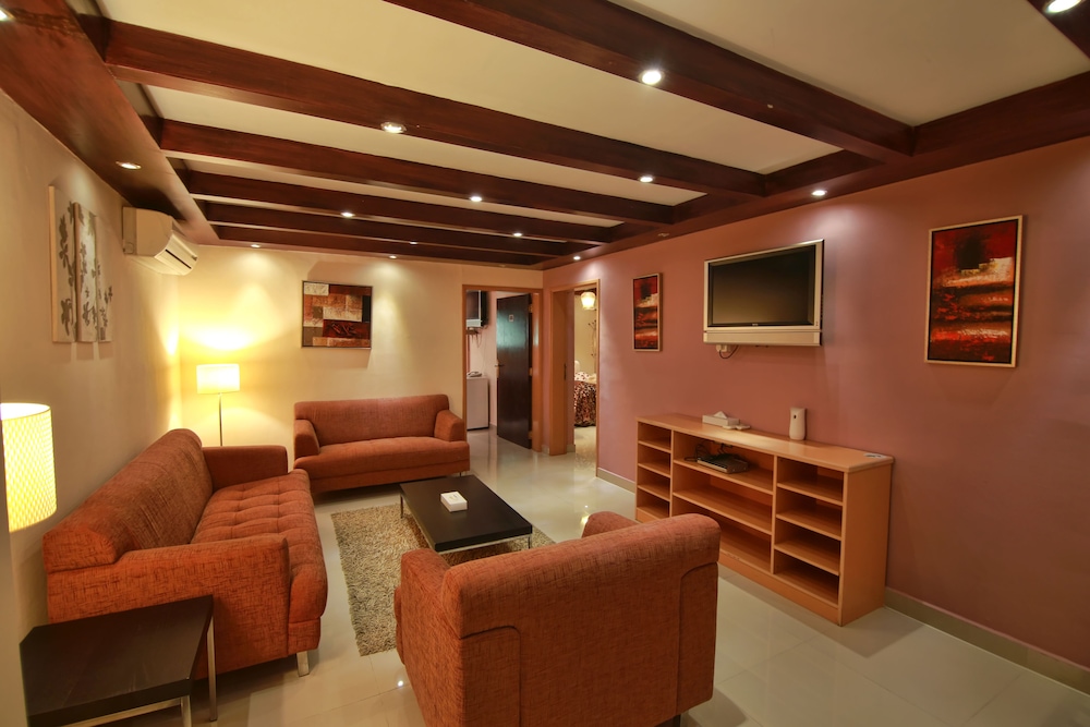 Suite - Photo 10