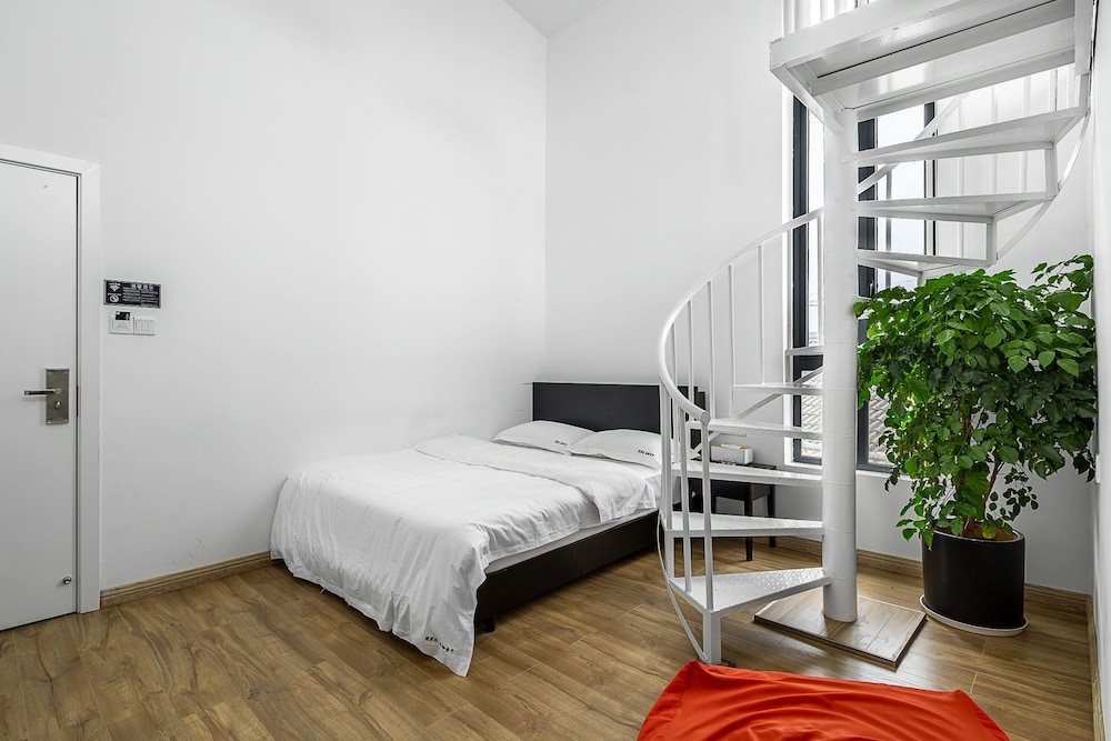 Loft - Photo 2