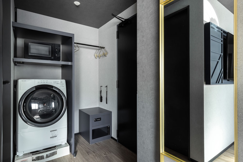 Deluxe Twin Room, Corner (with Washing Machine) - Photo 5