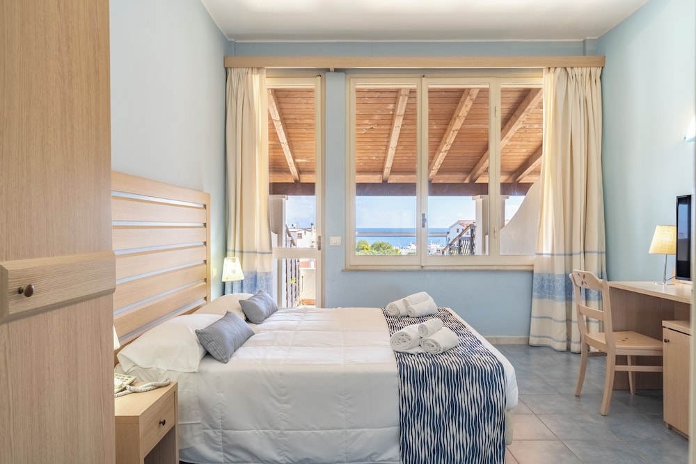 Premium Double Or Twin Room, Pool View