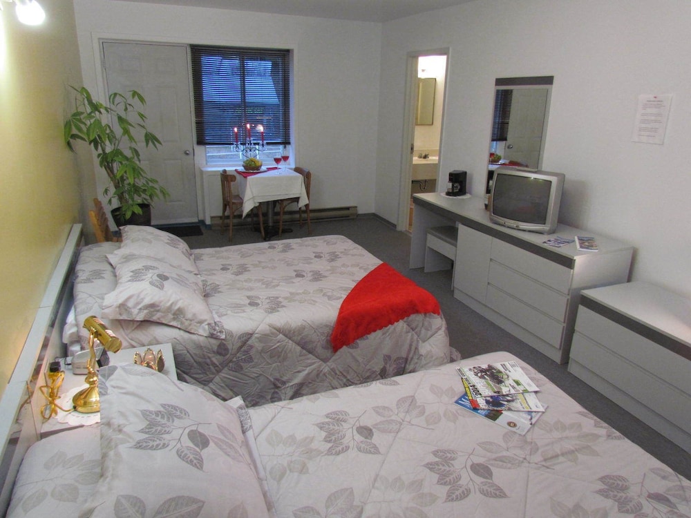 Classic Room, 2 Double Beds photo 3