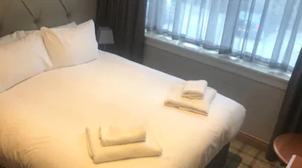 Economy Double Room, 1 King Bed photo 3