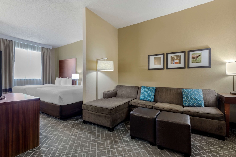 Suite, Multiple Beds, Non Smoking - Photo 1