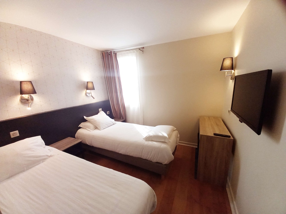 Standard Room, 2 Twin Beds - Photo 3
