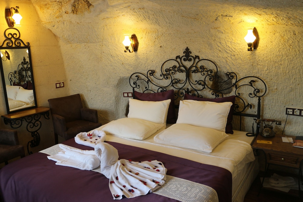 Honeymoon Room - Photo 5