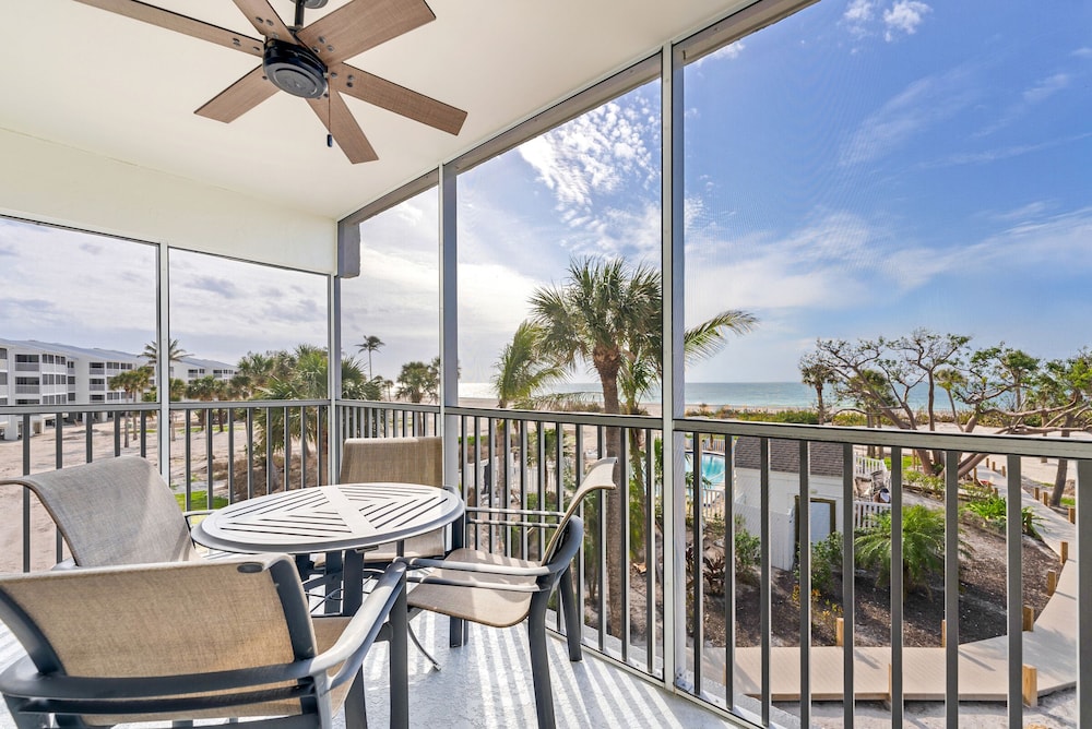 One Bedroom Beach Villa Deluxe photo 3
